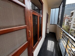 Balcony in 2 BHK Builder Floor at Sector 42 – for Rent