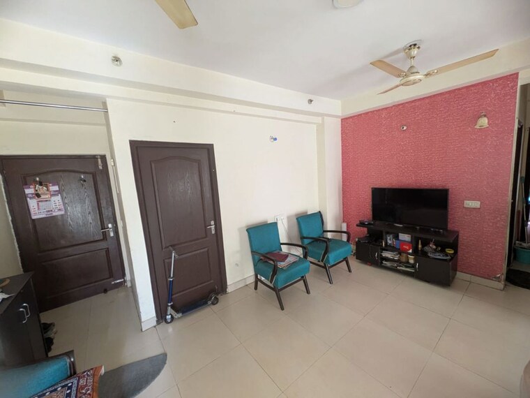Living Room, gardenia-golf-city 2.5 Bedroom 1150 Sq.Ft. Apartment In Sector 75 Noida 10492931