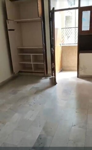 Room in 3 BHK Apartment at Sector 6 Dwarka – for Rent