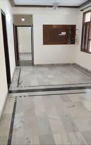Room in 3 BHK Apartment at Sector 6 Dwarka – for Rent