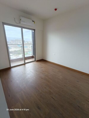 Room in 2 BHK Apartment at Gera Emerald City, Kharadi – for Rent