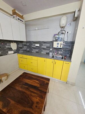 Team Area in 1 BHK Apartment at Dlf Phase V – for Rent