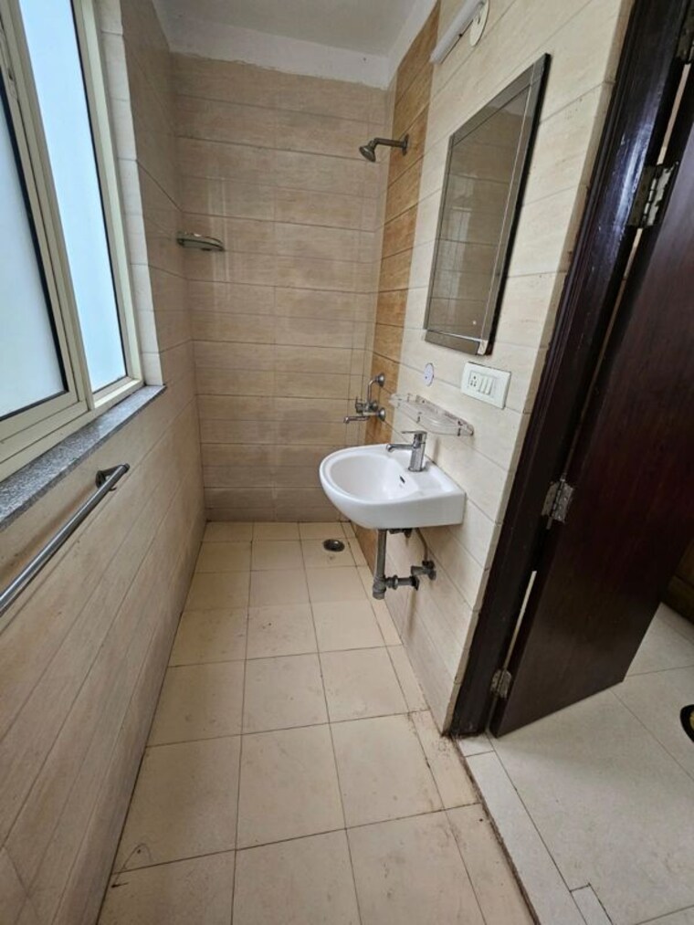 Bathroom, dlf phase v 1 Bedroom 540 Sq.Ft. Apartment In Dlf Phase V Gurgaon 10493092
