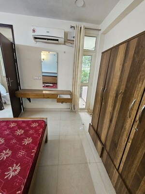 Balcony in 1 BHK Apartment at Dlf Phase V – for Rent