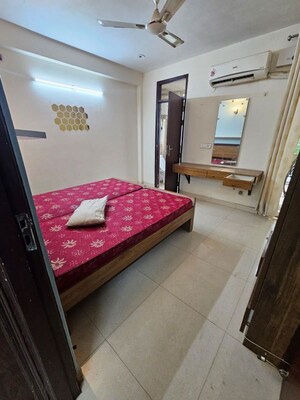 Bedroom in 1 BHK Apartment at Dlf Phase V – for Rent