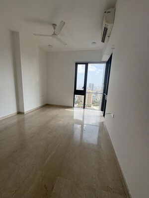 Room in 2 BHK Apartment at Lodha The Park, Worli – for Rent