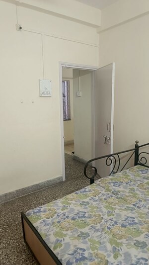Room in 1 BHK Apartment at Mira Society, Swargate – for Rent