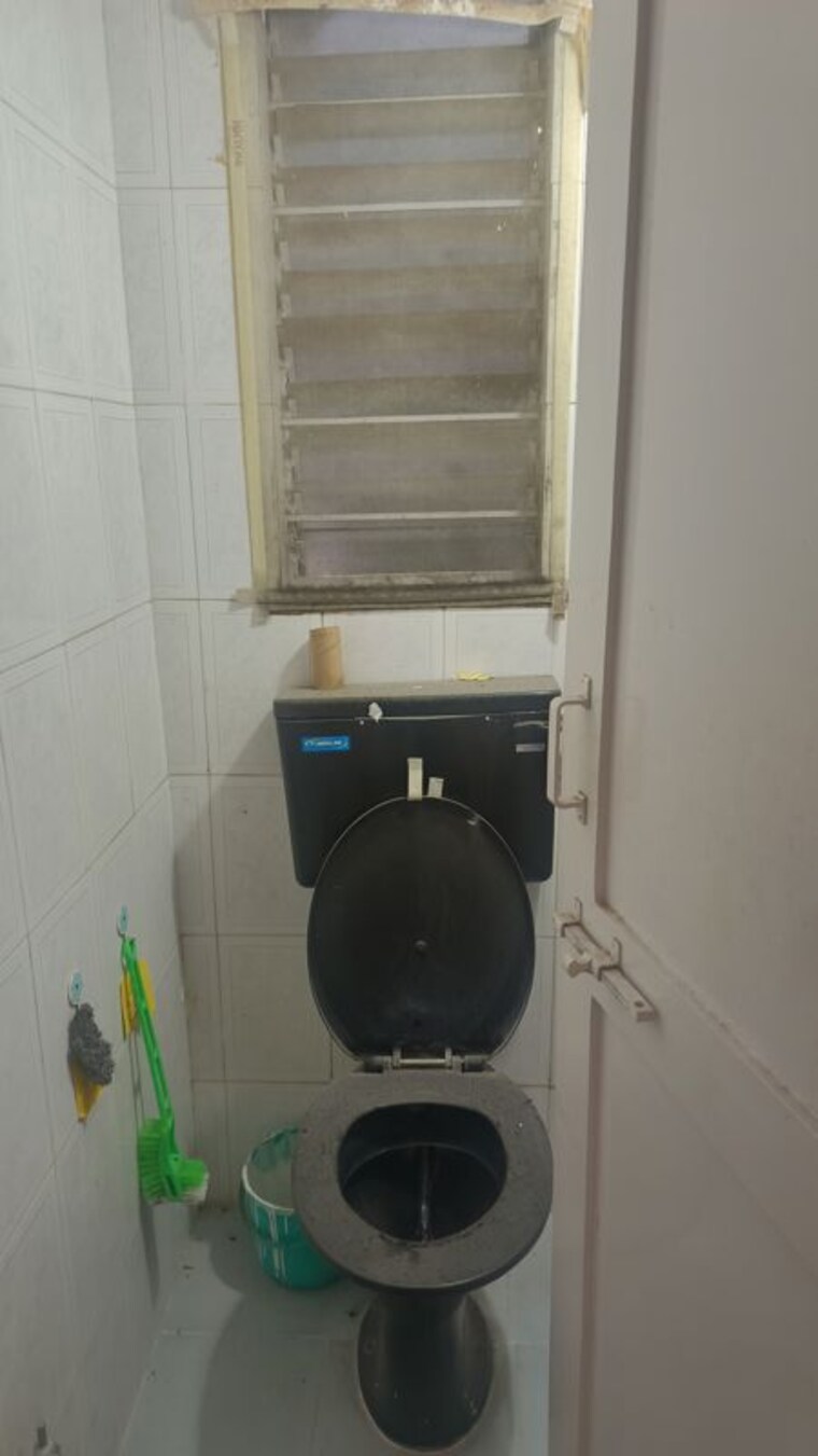 Bathroom, mira-society 1 Bedroom 650 Sq.Ft. Apartment In Swargate Pune 10493144