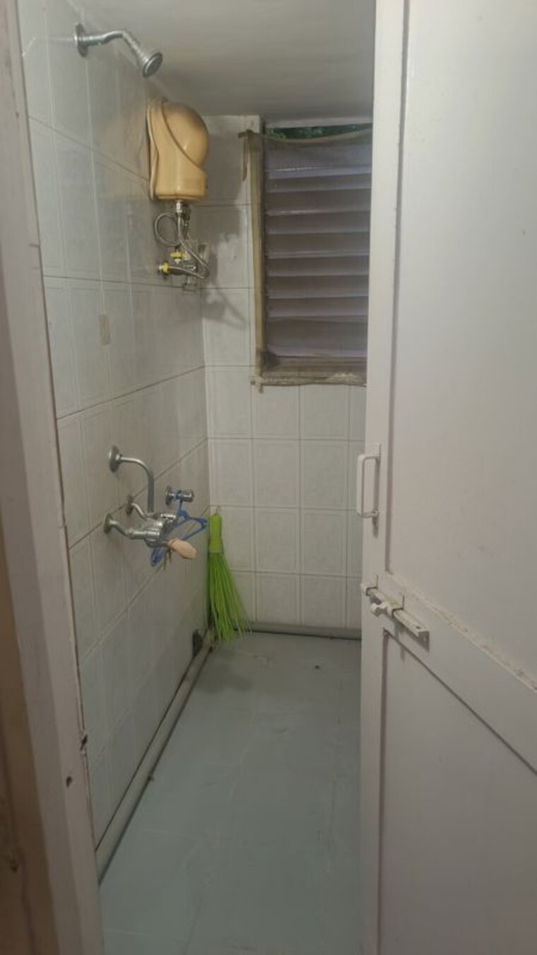 Bathroom, mira-society 1 Bedroom 650 Sq.Ft. Apartment In Swargate Pune 10493144