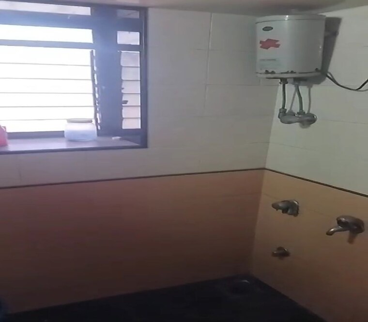 Bathroom, parel 1 Bedroom 540 Sq.Ft. Apartment In Parel Mumbai 10493182