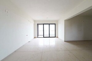 Room in 4 BHK Apartment at Vavol – for Rent