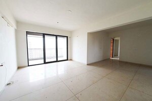 Room in 4 BHK Apartment at Vavol – for Rent