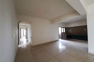 Room in 4 BHK Apartment at Vavol – for Rent