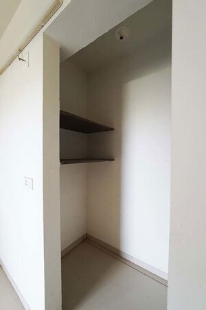 Room in 4 BHK Apartment at Vavol – for Rent
