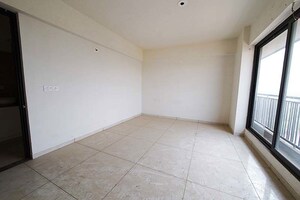 Room in 4 BHK Apartment at Vavol – for Rent