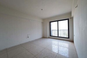 Room in 4 BHK Apartment at Vavol – for Rent