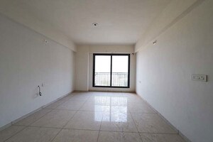 Room in 4 BHK Apartment at Vavol – for Rent