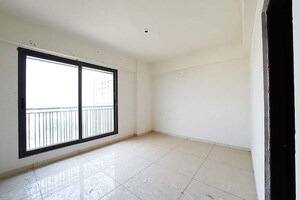 Room in 4 BHK Apartment at Vavol – for Rent