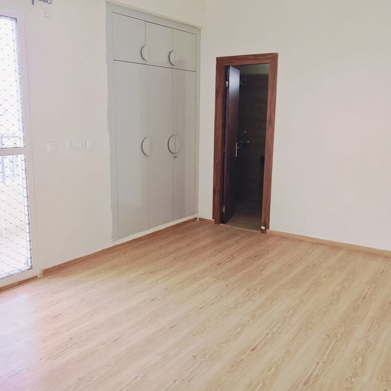 Room, sector 82 3.5 Bedroom 1700 Sq.Ft. Apartment In Sector 82 Noida 10492997