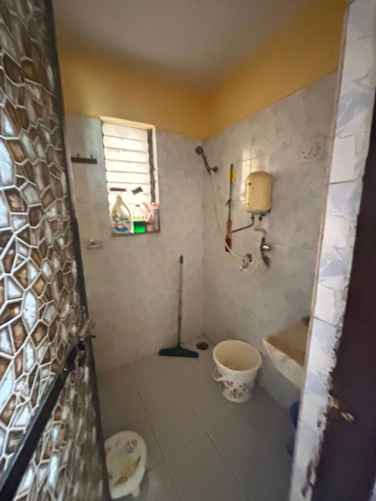 Bathroom, chembur 1 Bedroom 450 Sq.Ft. Apartment In Chembur Mumbai 10493213
