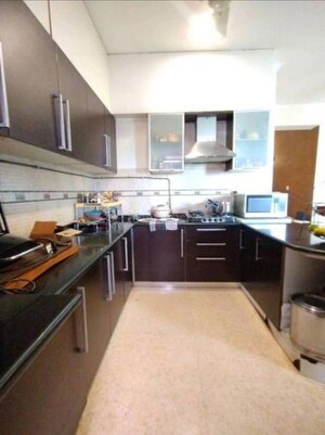 Kitchen in 3 BHK Apartment at Parsvnath Green Ville, Sector 48 – for Rent