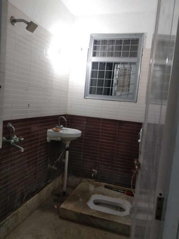 Bathroom, vasant kunj 2 Bedroom 800 Sq.Ft. Builder Floor In Vasant Kunj Delhi 10493283