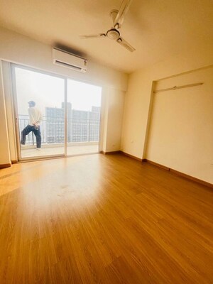 Room in 2 BHK Apartment at Godrej Woods, Sector 43 – for Rent