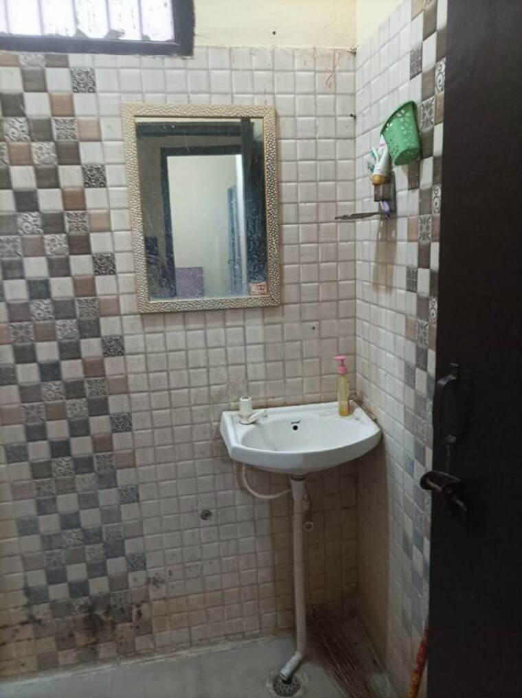Bathroom, nimbus-the-hyde-park 2.5 Bedroom 1140 Sq.Ft. Apartment In Sector 78 Noida 10493342