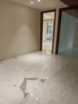Room in 5 BHK Builder Floor at Hauz Khas Enclave – for Rent