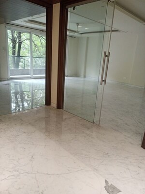 Room in 5 BHK Builder Floor at Hauz Khas Enclave – for Rent