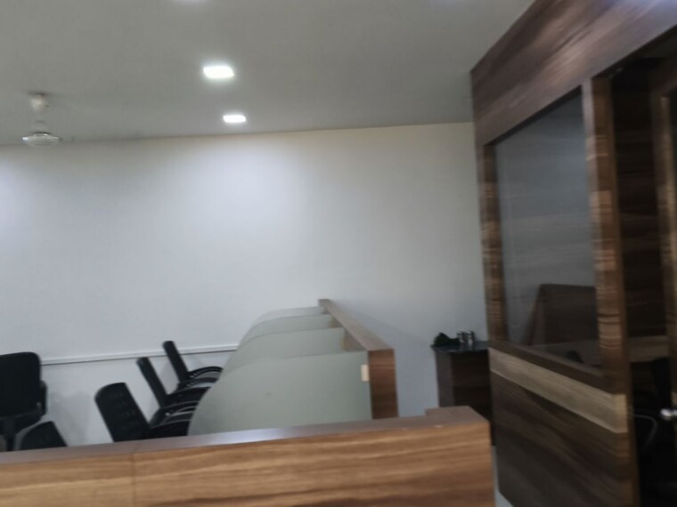 Room, alkapuri Commercial Office Space 600 Sq.Ft. In Alkapuri Vadodara 10493352