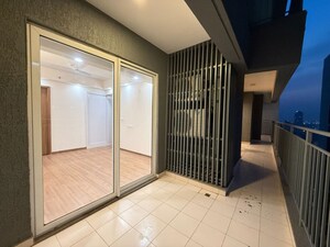 Room in 3 BHK Apartment at Godrej Woods, Sector 43 – for Rent