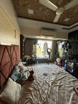 Bedroom in 3 BHK Apartment at Santacruz East – for Rent