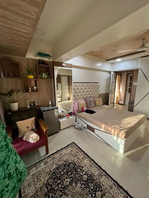 Living Room in 3 BHK Apartment at Santacruz East – for Rent