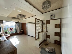 Team Area in 3 BHK Apartment at Santacruz East – for Rent