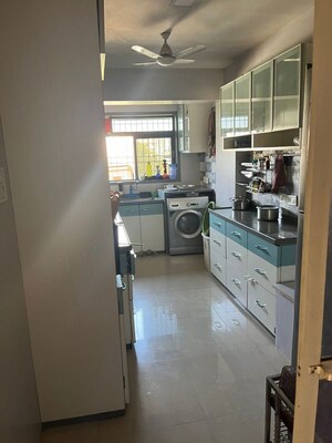 Team Area in 3 BHK Apartment at Santacruz East – for Rent