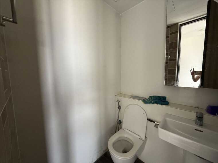 Bathroom, lodha-the-park 2 Bedroom 895 Sq.Ft. Apartment In Worli Mumbai 10493387