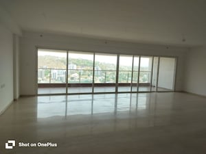 Room in 4 BHK Apartment at Kolte Patil Stargaze, Bavdhan – for Rent