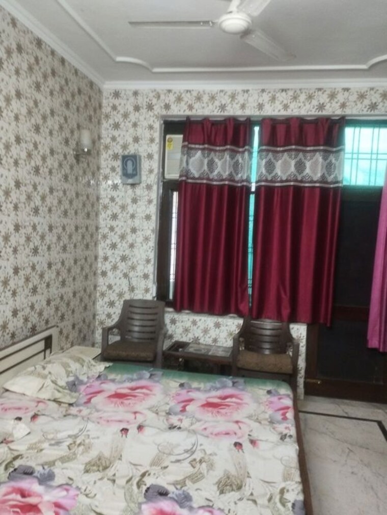 Living Room, south extension i 2 Bedroom 200 Sq.Yd. Builder Floor In South Extension I Delhi 10493389