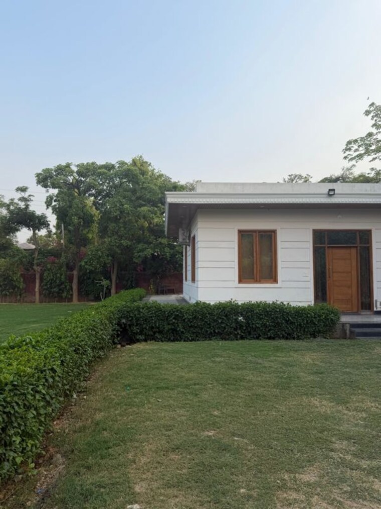 Garden, jaunapur 2 Bedroom 1600 Sq.Yd. Villa In Jaunapur Delhi 10493356
