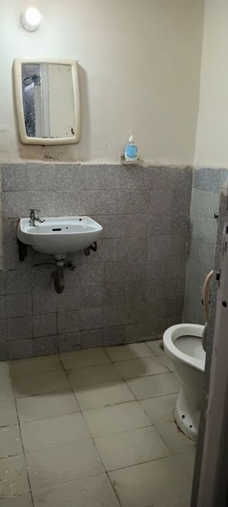 Bathroom, karia-konark-nagar-phase-1 2 Bedroom 1600 Sq.Ft. Apartment In Viman Nagar Pune 10493395