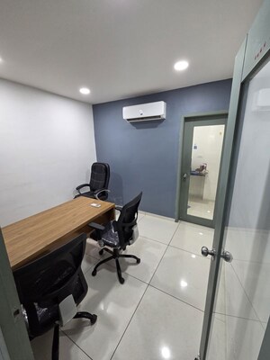  Office Space For Rent in Manjalpur