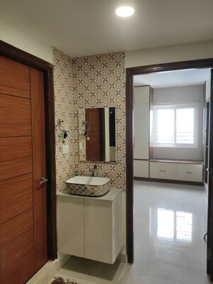 Room in 2 BHK Apartment at Dosti Eastern Bay, Wadala – for Rent