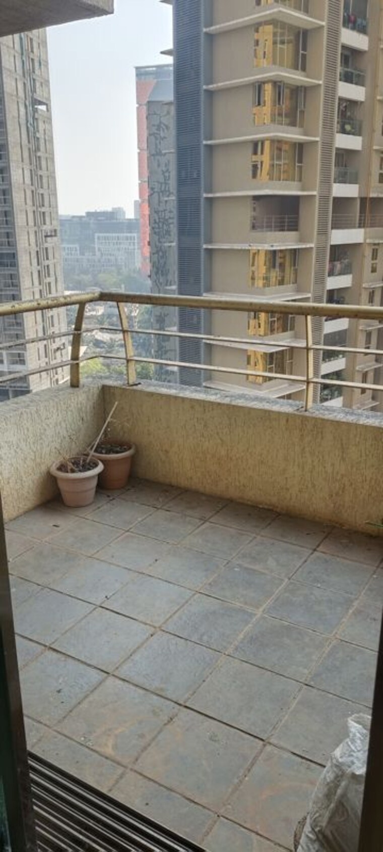 Balcony, oberoi-springs 3 Bedroom 1000 Sq.Ft. Apartment In Andheri West Mumbai 10493359