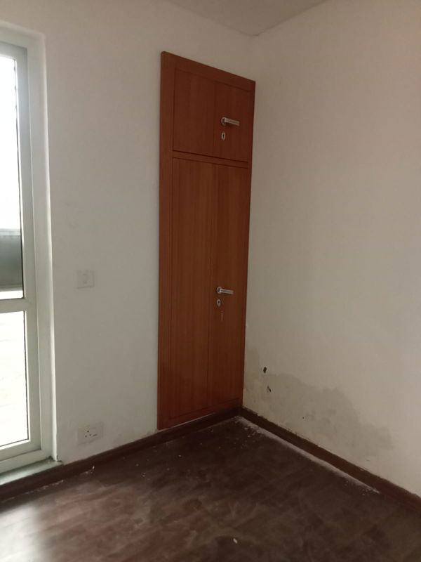 3 BHK + Servant Room,Study Room,Extra Room 180 Sq.Yd. Builder Floor in Bptp Park Sentosa