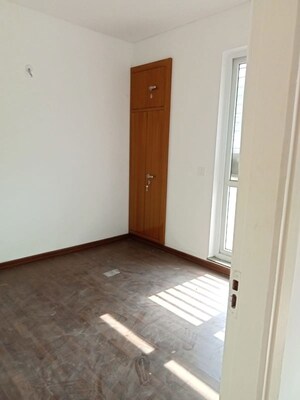 Room in 3 BHK Builder Floor at Bptp Park Sentosa, Sector 77 – for Sale