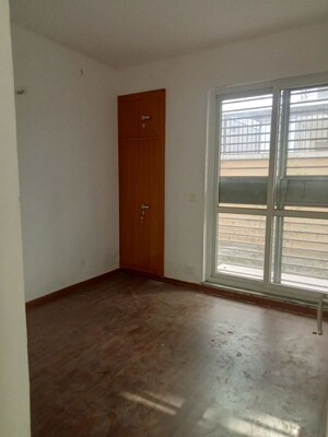 Room in 3 BHK Builder Floor at Bptp Park Sentosa, Sector 77 – for Sale