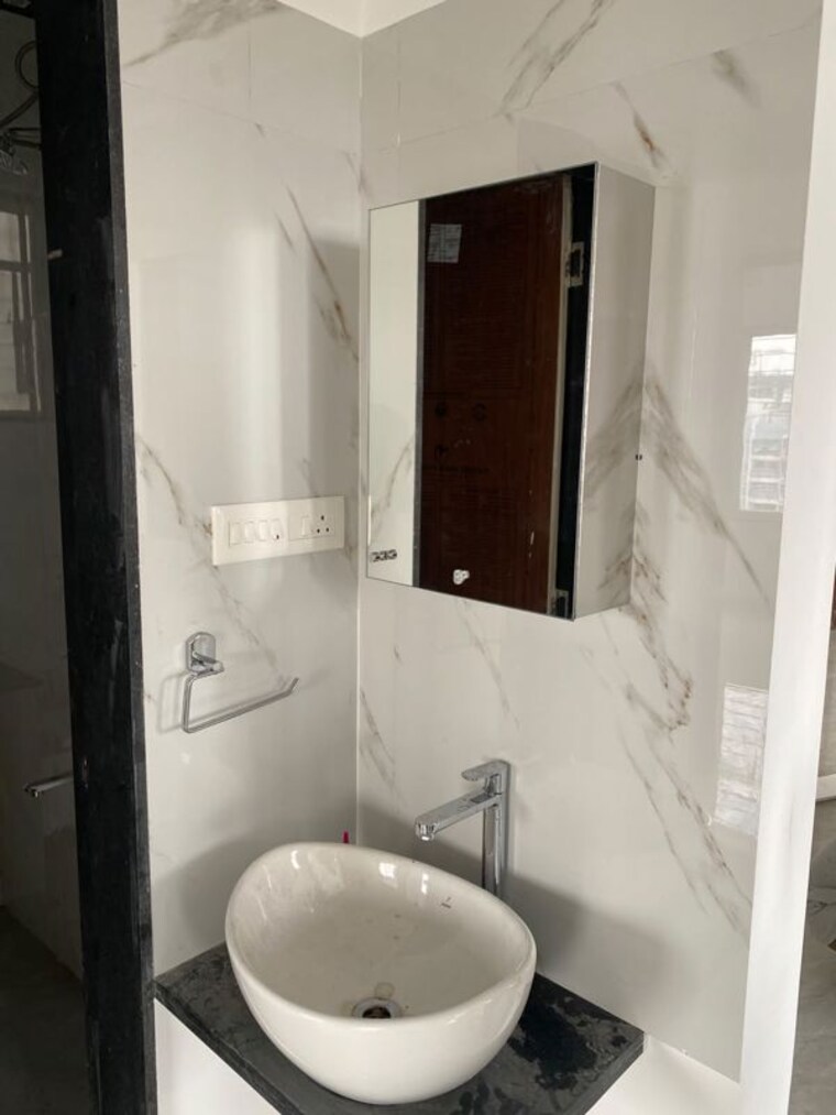 Bathroom, sonigara-kesar 3 Bedroom 1150 Sq.Ft. Apartment In Wakad Pune 10493442