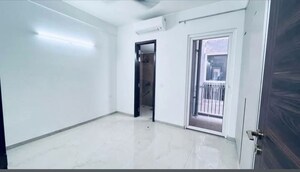 Room in 3 BHK Apartment at Smart World Orchard, Sector 61 – for Rent