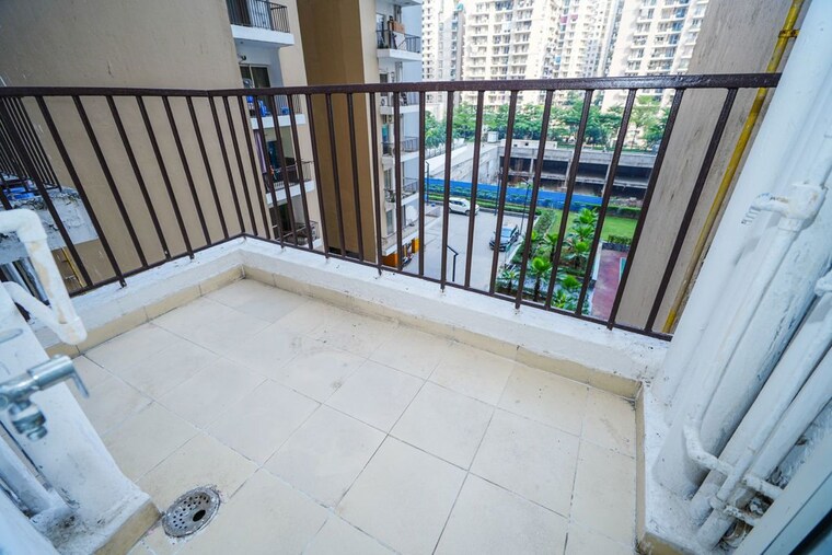 Balcony, panchsheel-greens-ii 3.5 Bedroom 1820 Sq.Ft. Apartment In Sector 16 Greater Noida Greater Noida 10493451
